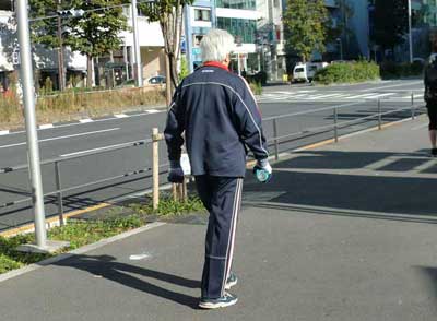 ウォーキングに用意したい服装、道具